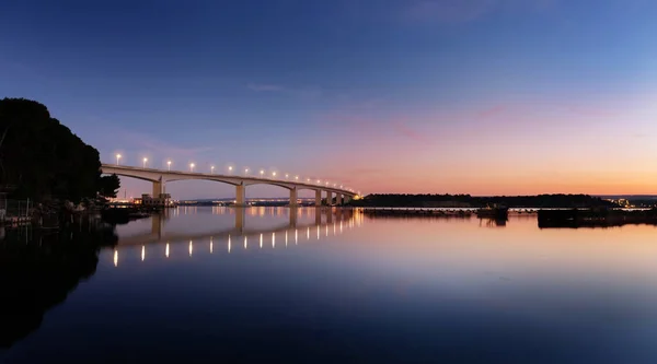 Мост Пунта Пенна Таранто Рассвете — стоковое фото