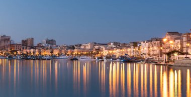 Sabah Taranto şehri, İtalya, Puglia