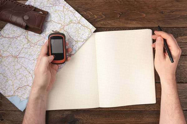 Reiseplanung Handschrift Blankem Notizblock Mit Gps Navigator Messer Und Karte — Stockfoto
