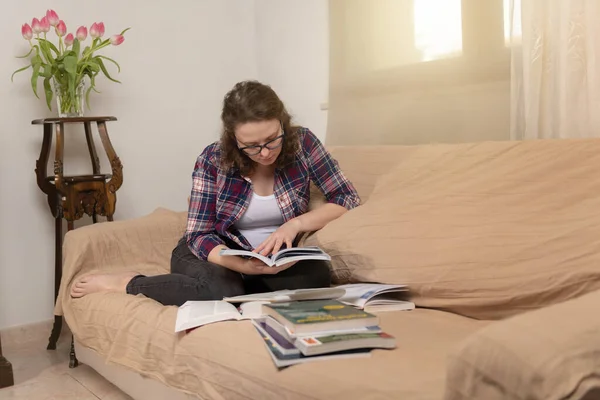 Calm Satisfied Caucasian Woman Relaxing Comfortable Couch Alone Holding Paper — Stock Photo, Image