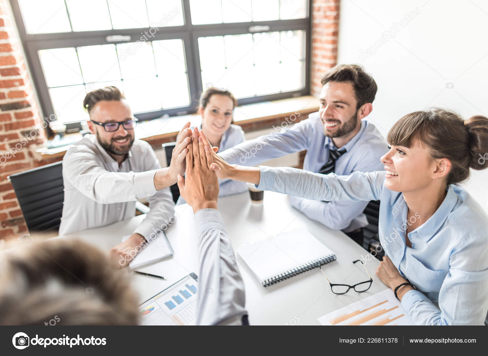 Business People Happy Showing Team Work Giving Five Office Teamwork ⬇