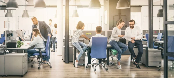 Team Bei Der Arbeit Gruppe Junger Geschäftsleute Arbeitet Kreativem Modernem — Stockfoto