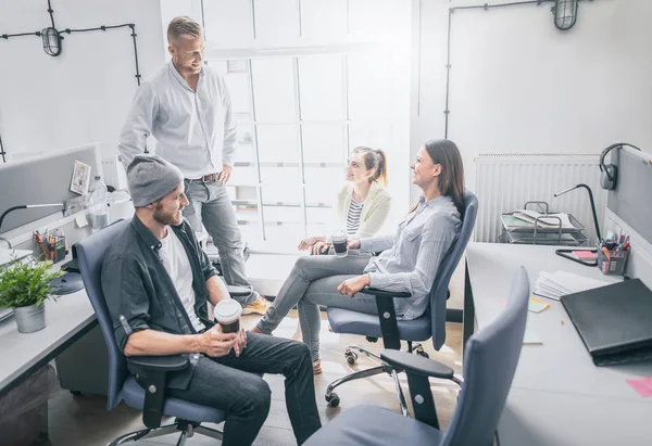 Team Bei Der Arbeit Gruppe Junger Geschäftsleute Arbeitet Kreativem Modernem — Stockfoto