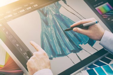 Moda Tasarımcısı çizim elbise kroki tasarım dijital tablolarda