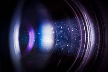 İşaret fişeği kamera arka plan makro ışık gerçek parlak film odaklı toz performans siyah optik renk parlayan konsept - stok görüntü