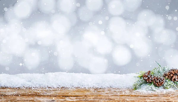 雪背景白の装飾木製木製クリスマス輝き雪枝水平テーブル デスク コピー スペース誰もクリスマス コンセプト ストック イメージ — ストック写真