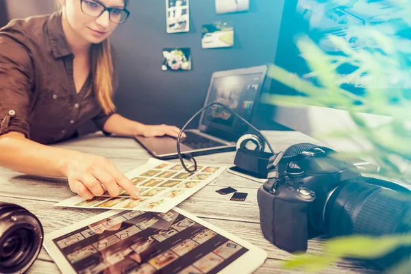 Photographer Editing Pictures Looking Printed Ones — Stock Photo, Image