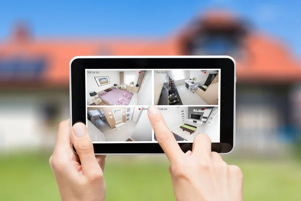 Female Hand Holding Digital Tablet Cctv Video Transmission House Rooms — Stock Photo, Image