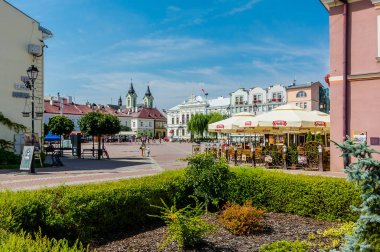Sanok, Polonya - 18 Ağustos 2017: Sanok ana markette bir manzaraya