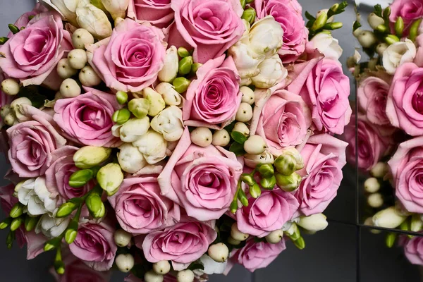 Bukiet Ślubny Wiele Kwiatów Benzynowa — Zdjęcie stockowe
