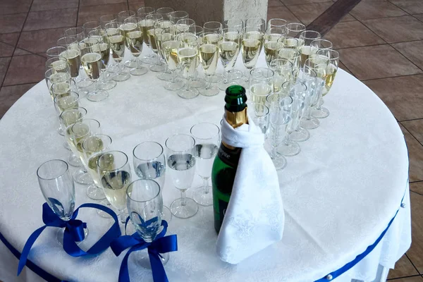 Spousta Chamoagne Glasse Svatební Parrty — Stock fotografie