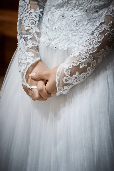 Verlobungsring Finger Der Braut Hochzeitstag — Stockfoto