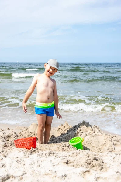 Boy on the beach — Stock Photo, Image