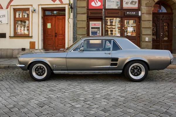 Cieszyn, Polonya 2019 04 Ağustos. Cieszyn eski pazarda fort mustang