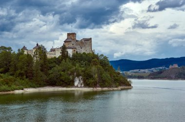 Niedzice kalesi
