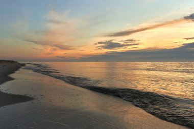 Baltık Denizi 'nde bir gün doğumu, Polonya, Hel Sahili
