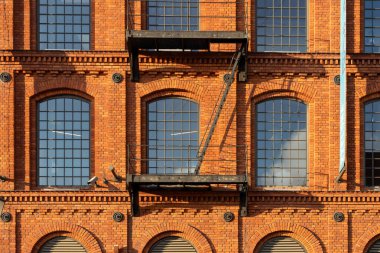 Tadilattan sonra eski fabrika binası