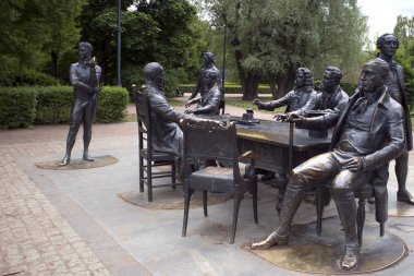 Saint-Petersburg, Rusya, 8 Haziran 2018. 18-19 yüzyıl Saint-Petersburg yapımında yer aldı ünlü Mimarlar tasvir eden heykel topluluğu