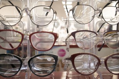 Moda gözlük optik mağaza ile kabin arka plan olarak kullanılabilir