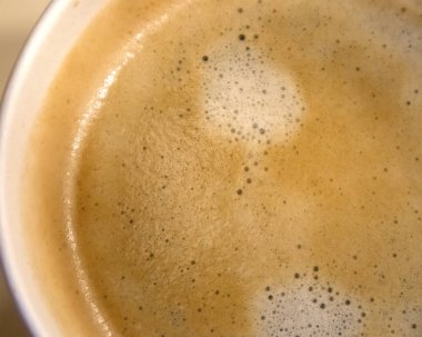 İştah açıcı sabah kahve köpüğü ile tek dış Kupası closeup üstten görünüm