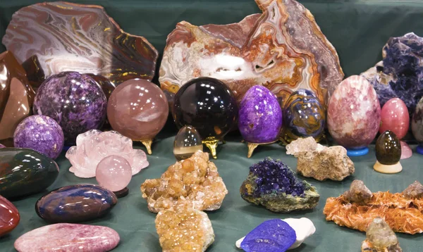 Exposición Piedras Preciosas Semipreciosas Productos Piezas Minerales Crudos Huevos Piedra —  Fotos de Stock