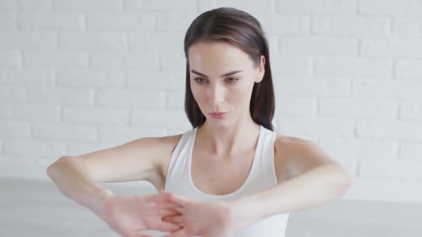 Beautiful woman stretching arms — Stock Video