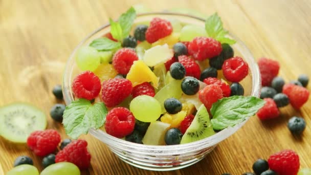 Mixed fruit salad — Stock Video