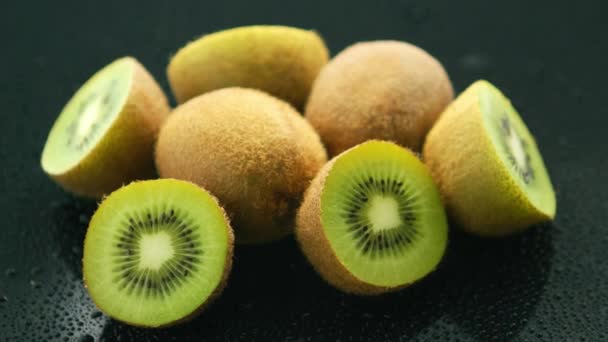 Mitades de kiwi verde — Vídeo de stock