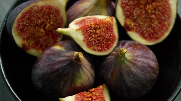 Sweet figs in bowl — Stock Video