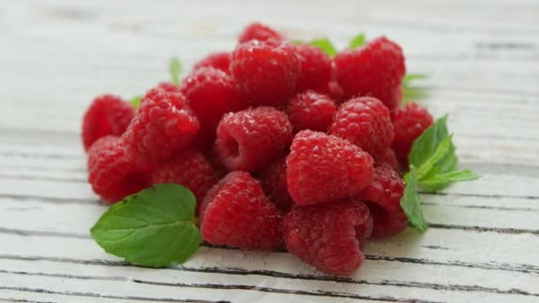 Pile of fresh bright raspberries — Stock Video