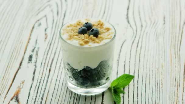 Yogurt with blackberry in glass — Stock Video