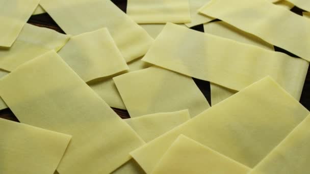 Teigblätter für Lasagne — Stockvideo