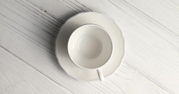 Leere Tasse mit Untertasse — Stockvideo