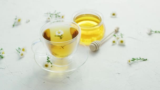 Herbal tea and jar of honey — Stock Video