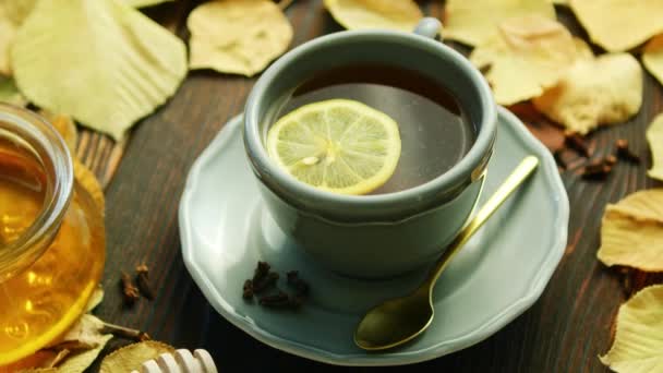 Cup of tea with lemon — Stock Video