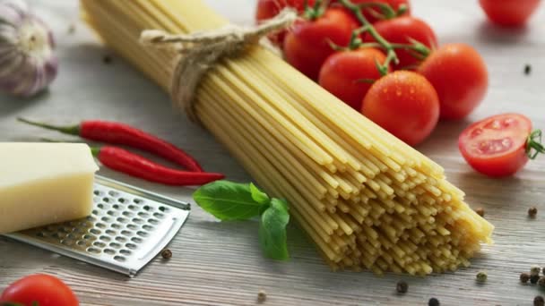 Zutaten zum Kochen von Pasta — Stockvideo