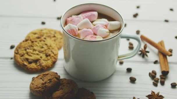 Tasse Kakao mit Marshmallows — Stockvideo