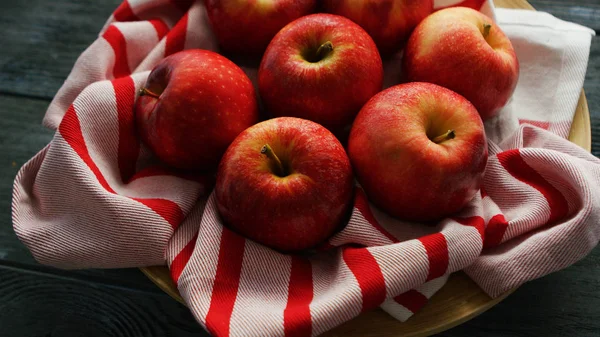 Fresh apples on striped towel — Stock Photo, Image