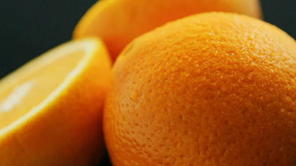 Primer plano entero y corte naranja — Foto de Stock
