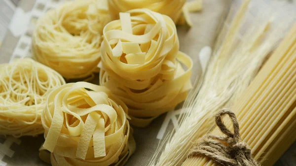 Spaghetti a forma di rotoli — Foto Stock