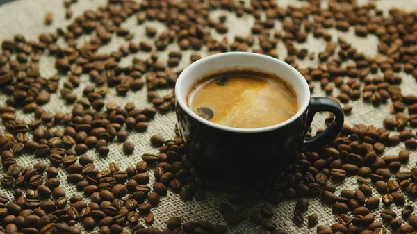 Taza de café espresso recién hecho — Foto de Stock