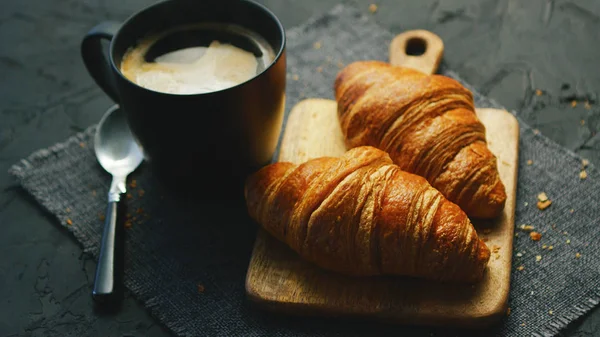 Croissants y taza de café — Foto de Stock