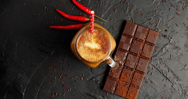 Chokladkaka med kaffe och chili — Stockfoto