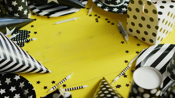 Decoraciones festivas hechas de papel — Foto de Stock