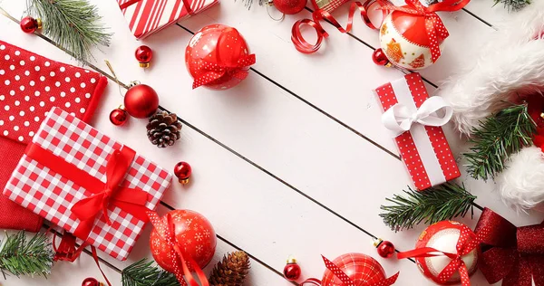 Frontière de cadeaux et de décorations de Noël — Photo