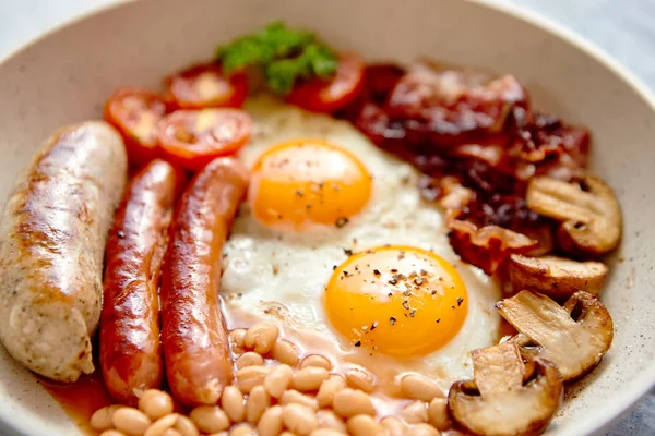 Traditionelles englisches Frühstück auf der Pfanne. — Stockfoto