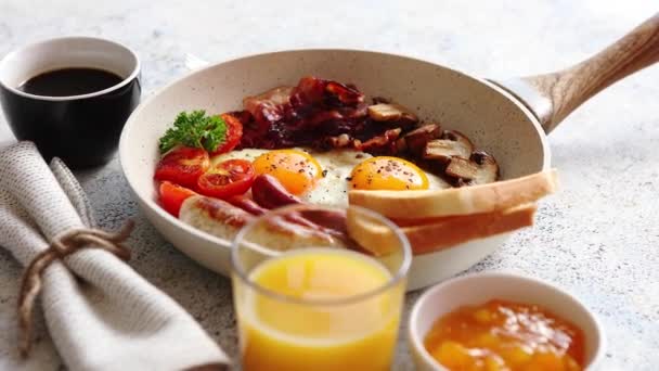 Traditional Full English Breakfast on frying pan. — Stock Video