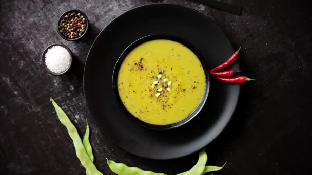 Creamy soup with green pea in a ceramic white plate — Stock Footage Creamy soup with green pea in a ceramic white plate Royalty Free Stock Video