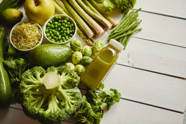 Légumes, fruits et herbes biologiques antioxydants verts — Photo