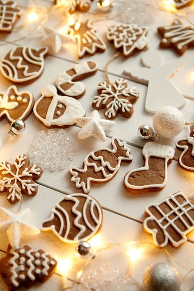 크리스마스 단맛 재료. 진주조개 장식을 한 생강 쿠키 — 스톡 사진